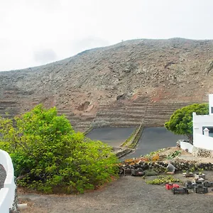 rural-yeyo-house-in-the-volcano-crater.in-canary-islands.com/